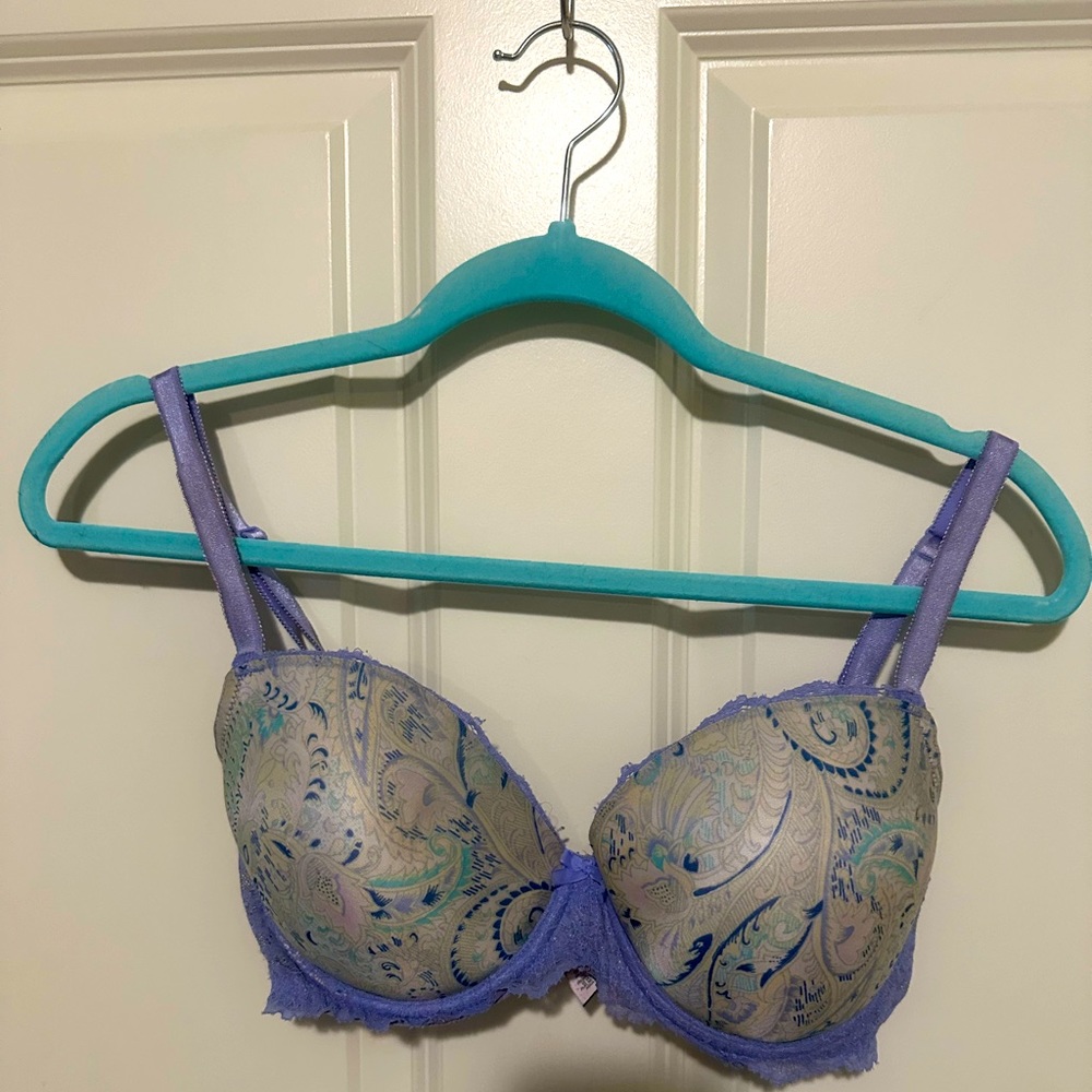 Silky smooth with a touch of lace, a everyday bra with natural lift & underwire